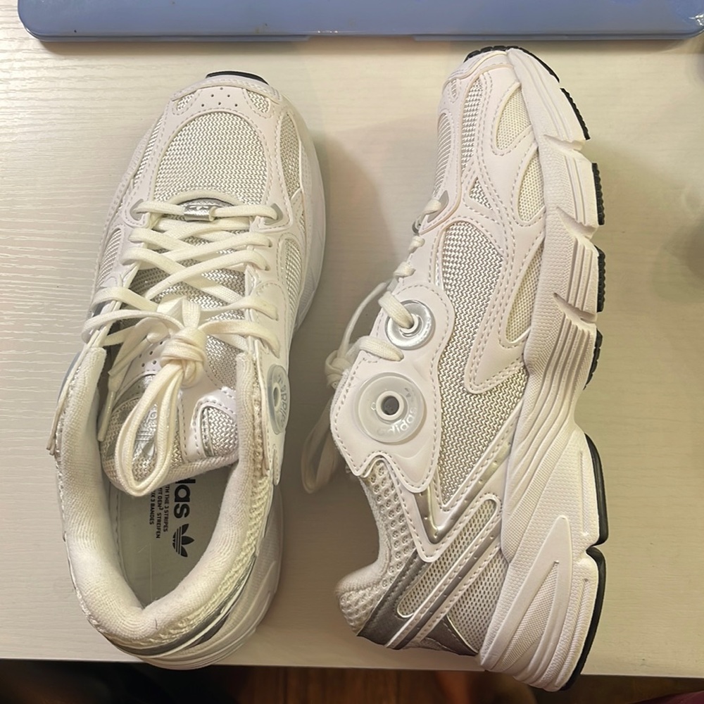 BRAND NEW Adidas Astir